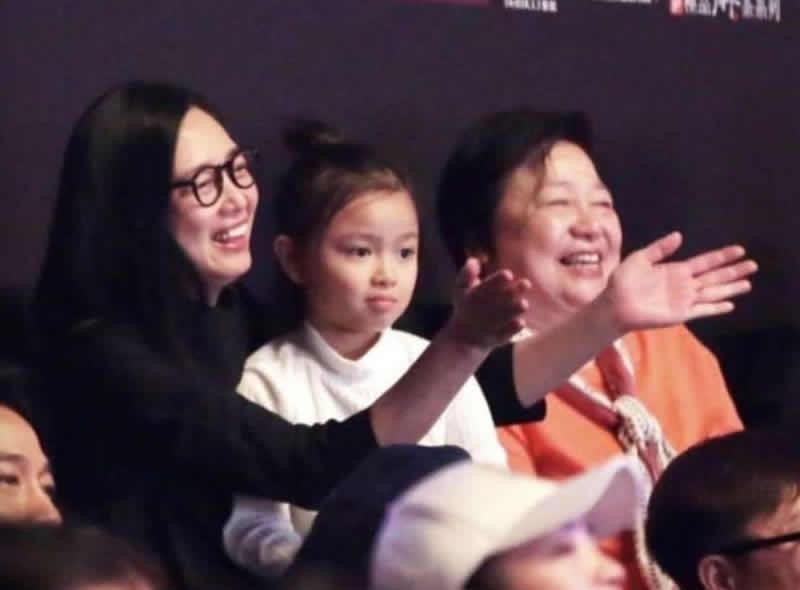 朱丽倩几岁跟刘德华在一起（刘德华雪藏妻子朱丽倩21年）
