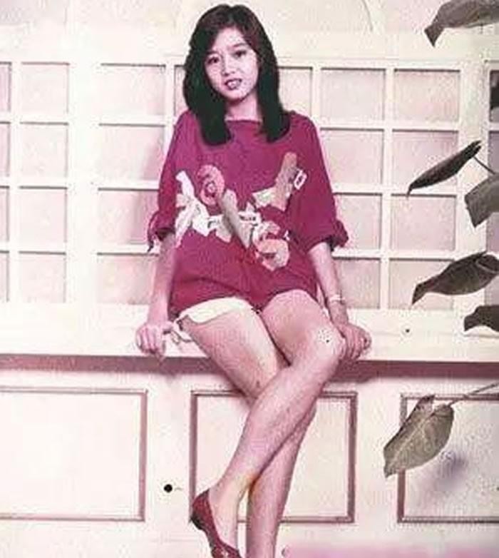 朱丽倩几岁跟刘德华在一起（刘德华雪藏妻子朱丽倩21年）
