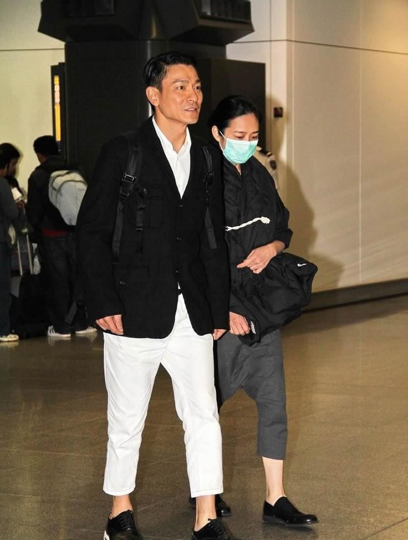 朱丽倩几岁跟刘德华在一起（刘德华雪藏妻子朱丽倩21年）