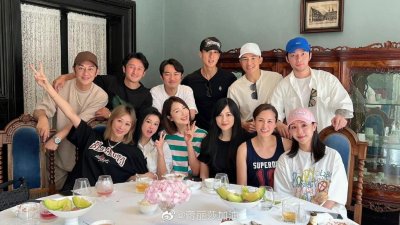 ​吴尊王祖蓝等明星夫妇聚餐，郑恺与刘畊宏跳操，苗苗产后恢复超好
