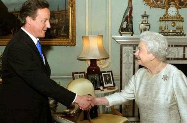 英国女王和首相哪个有实权