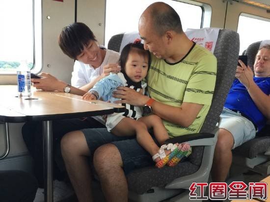 耳机暖男制服熊孩纸 陈浩鑫个人资料微博照片女友是谁