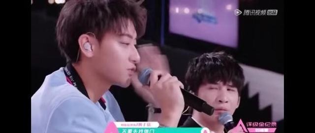 大张伟插不进话的表情（大张伟这个表情被疯传）