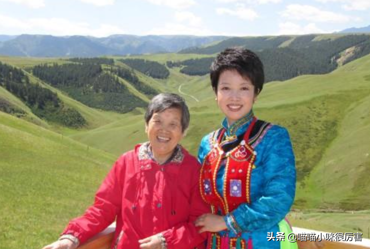 央视主持人黄薇：人到中年依旧要照顾父母，无悔伺候偏瘫父亲11年