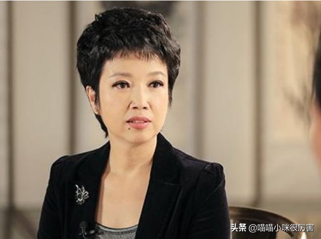 央视主持人黄薇：人到中年依旧要照顾父母，无悔伺候偏瘫父亲11年