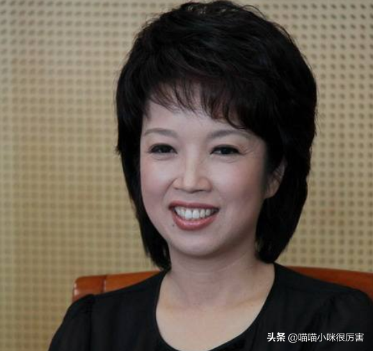 央视主持人黄薇：人到中年依旧要照顾父母，无悔伺候偏瘫父亲11年