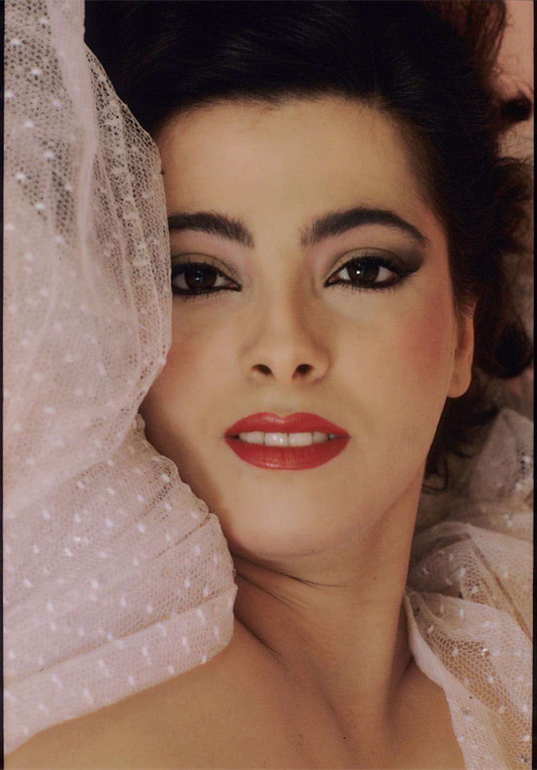 多娜泰拉·达米亚妮个人资料写真作品