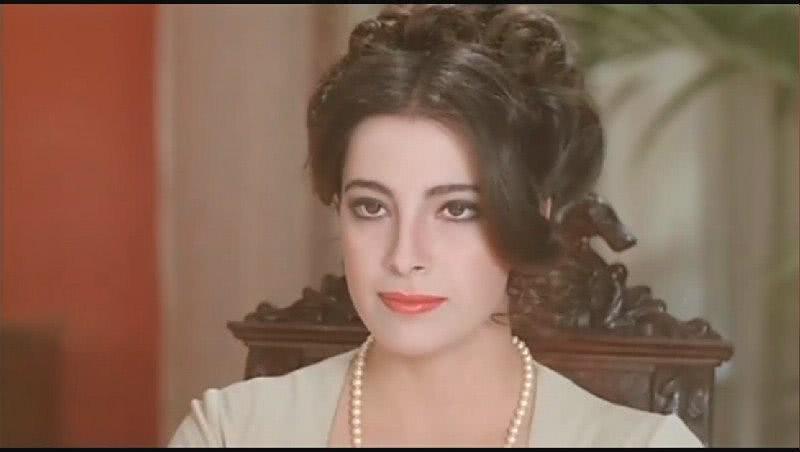 多娜泰拉·达米亚妮个人资料写真作品