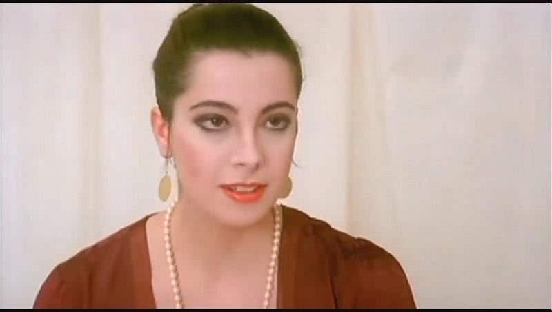 多娜泰拉·达米亚妮个人资料写真作品