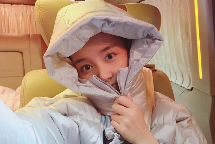 蒋依依的美照又来了,这个姑娘的大眼睛真好看!