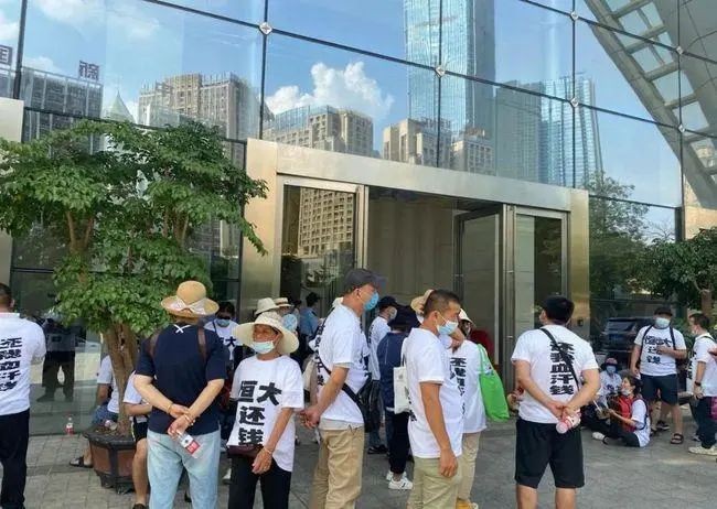 恒大神话彻底暴雷,负债1.97万亿,许家印最后会不会一无所有?