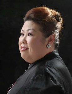 ​董立范个人资料：她是“富婆专业户”，被初恋骗钱，如今58岁无人敢娶