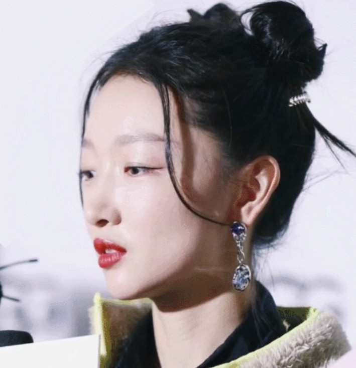 周冬雨最新照片，周冬雨个人资料图(周冬雨个人资料图片欣赏)