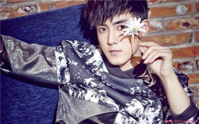 文根英整容前后对比（文根英性感沙滩大片童星变熟女）