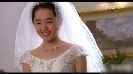 文根英整容前后对比（文根英性感沙滩大片童星变熟女）