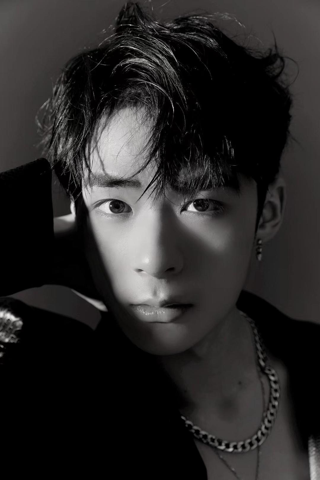 肖慕尘个人资料写真作品