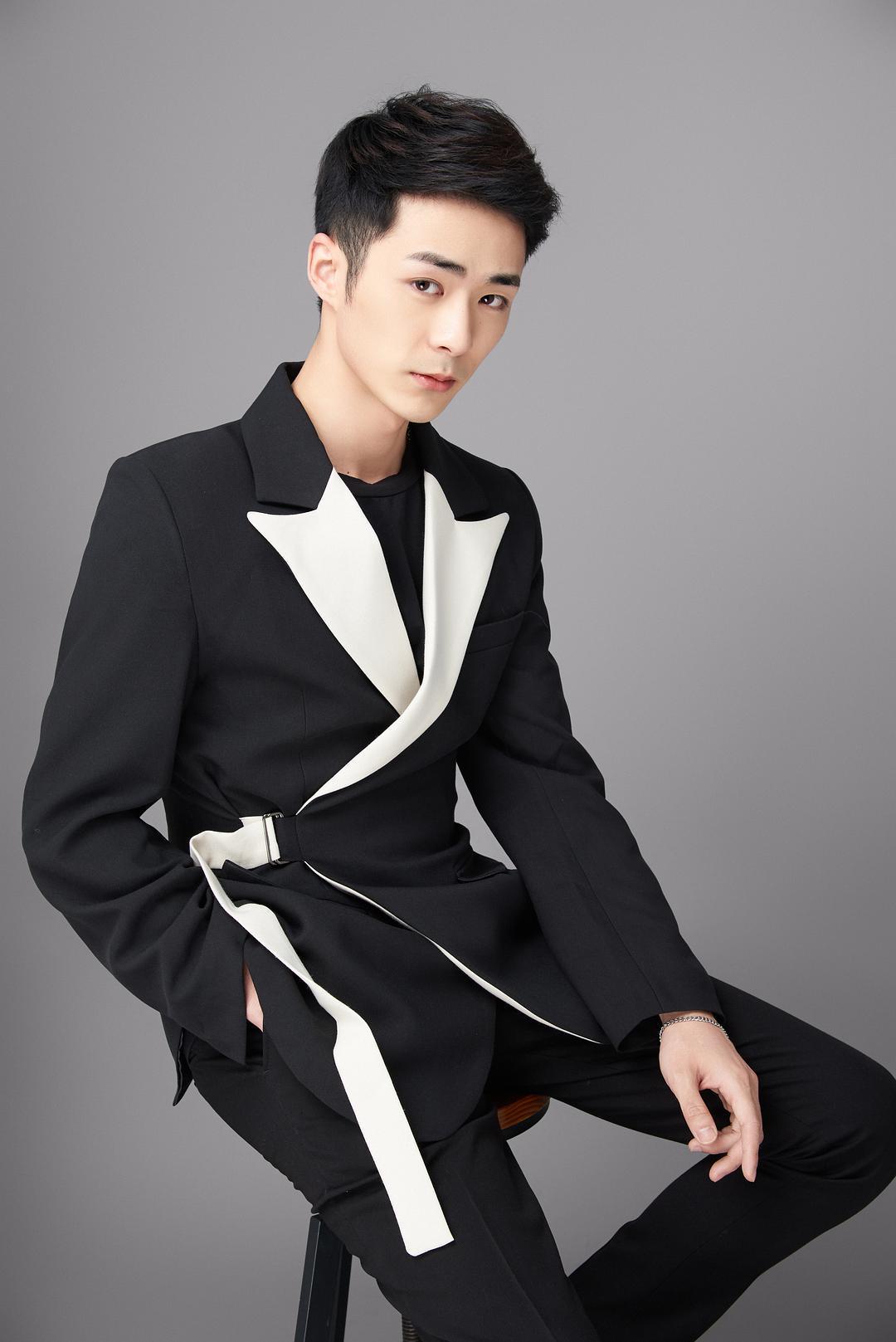 肖慕尘个人资料写真作品