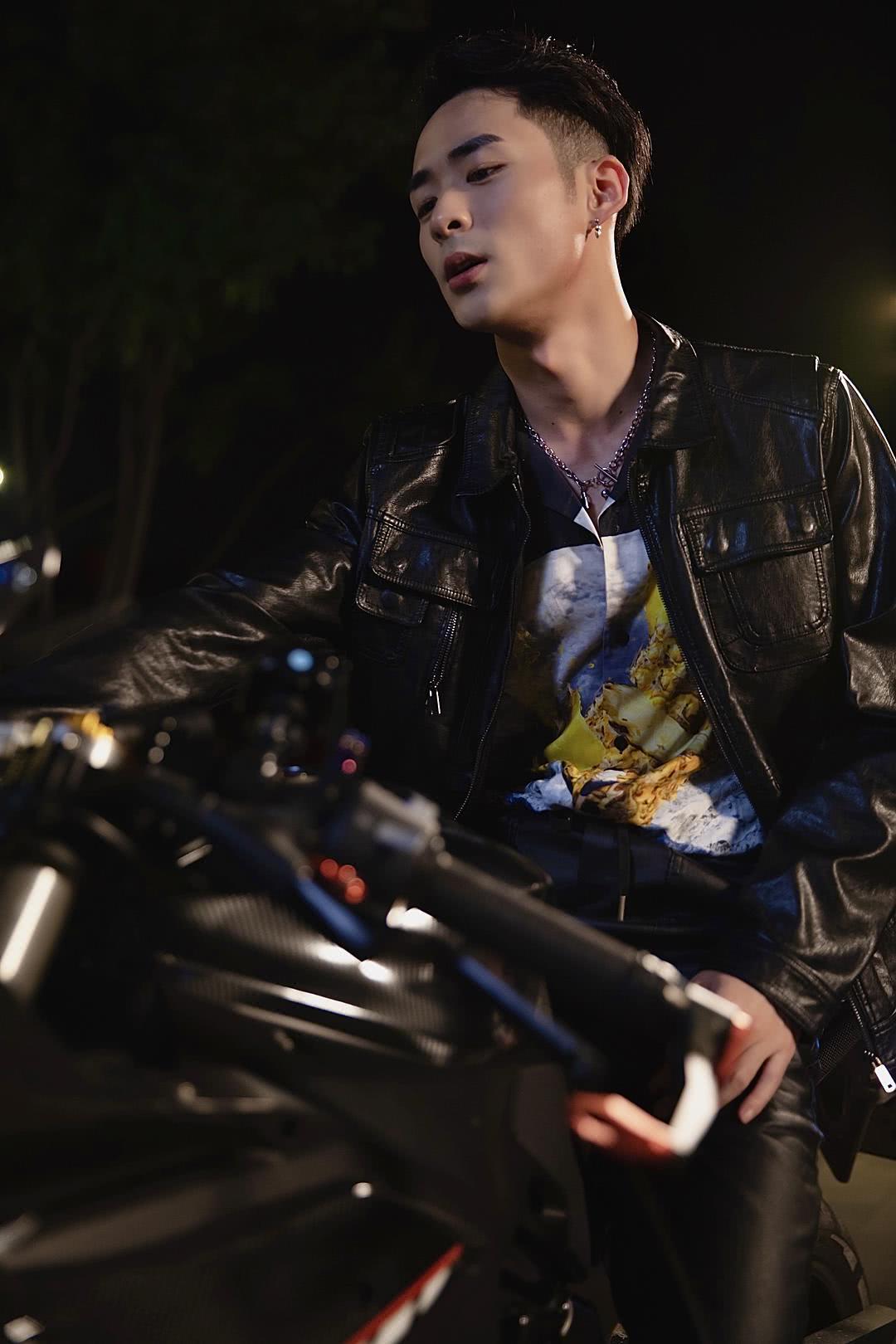 肖慕尘个人资料写真作品