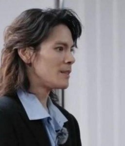 ​连大导演都被拖下水，向佐一出手势不可挡！