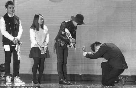 杜海涛陶晶莹下跪韩星，吴磊却让辱华韩星下跪，最牛还属章子怡！