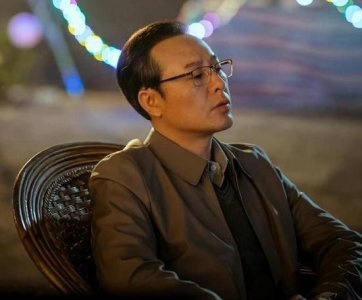 ​什么情况？张纪中回应张颂文沙漠捡垃圾被剧组丢下