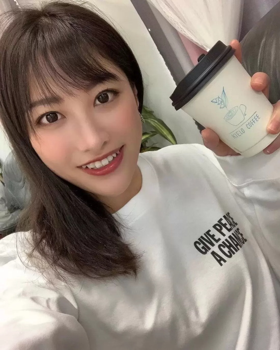 作品超过1000部的暗黑界“哲学家”为了帮助世人才出道的女神-春原未来