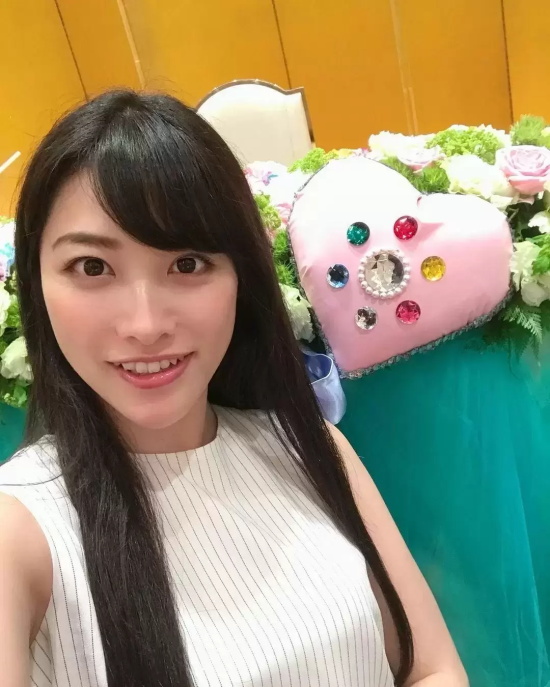 作品超过1000部的暗黑界“哲学家”为了帮助世人才出道的女神-春原未来