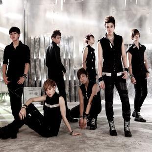 韩国男团成员生活照 22岁就有了胖儿子(1)