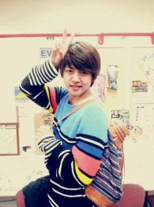 韩国男团成员生活照 22岁就有了胖儿子(6)