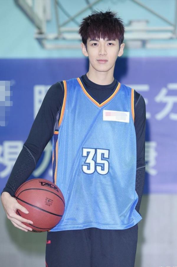 赵霁因潜规则照片被骂（赵霁被辱骂退出娱圈）