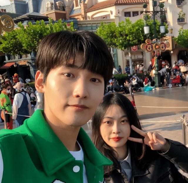 萧亚轩发型怎样最好看（萧亚轩鹰钩鼻被疑整容）