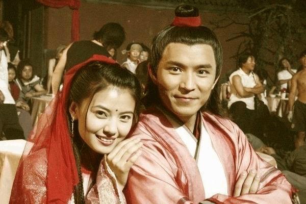 《倚天屠龙记》中, 金庸一共写了三种结局, 最后一种留下一大悬念