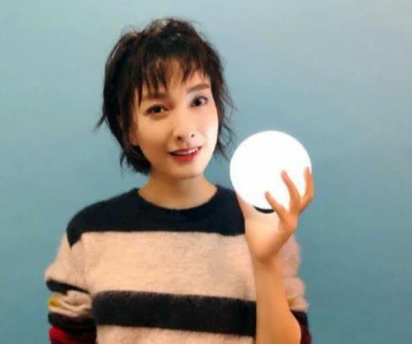 何雯娜退出“我家那闺女”原因曝光，发文与观众道别，网友：心疼