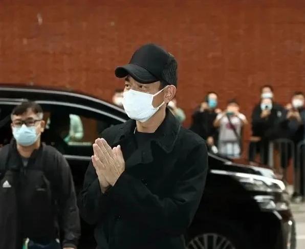 吴孟达出殡告别仪式（周润发周星驰吴君如等好友送行）(11)