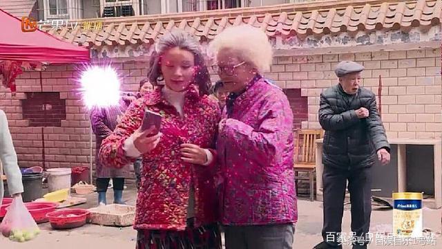 邓莎母女逛农贸，进饭店，价位却暴露了邓莎妈妈的真实消费水平！