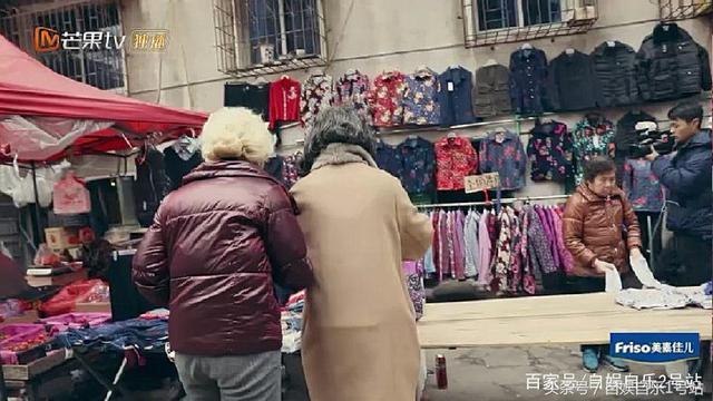 邓莎母女逛农贸，进饭店，价位却暴露了邓莎妈妈的真实消费水平！