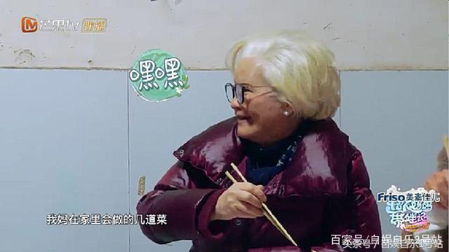 邓莎母女逛农贸，进饭店，价位却暴露了邓莎妈妈的真实消费水平！