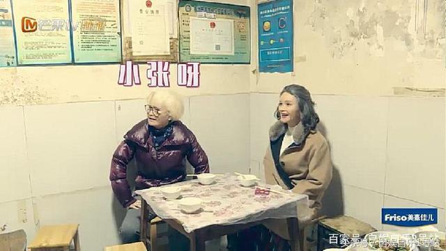 邓莎母女逛农贸，进饭店，价位却暴露了邓莎妈妈的真实消费水平！