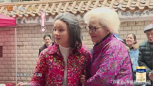 邓莎母女逛农贸，进饭店，价位却暴露了邓莎妈妈的真实消费水平！