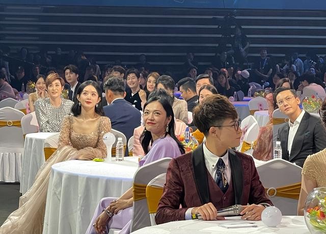 陈伟霆喜欢赵丽颖吗（赵丽颖陈伟霆同框梦回老九门）