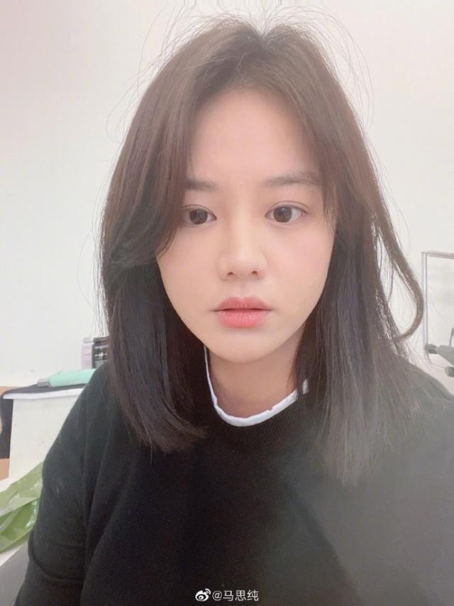 马思纯晒自拍，近照变瘦眼神疲惫，被指怀孕后删评论