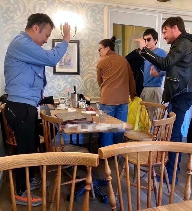 马思纯晒自拍，近照变瘦眼神疲惫，被指怀孕后删评论