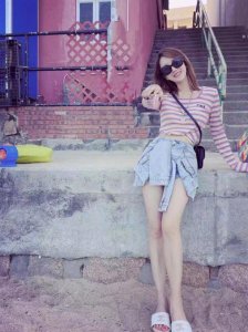 ​李念真实身高体重(36岁李念晒度假照)