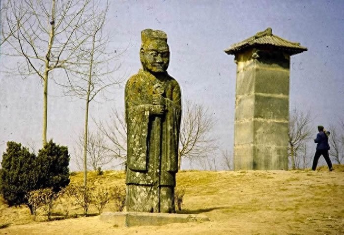 80年代乾陵：专家称地宫至少有500吨文物，郭沫若提议发掘被否决