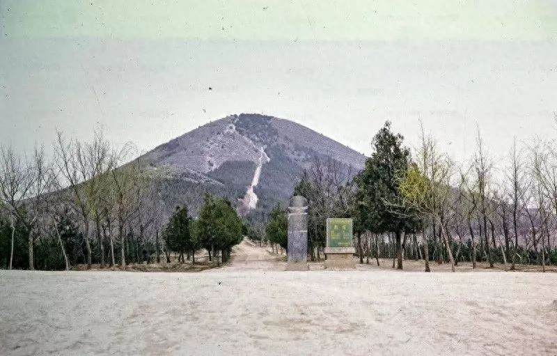 80年代乾陵：专家称地宫至少有500吨文物，郭沫若提议发掘被否决