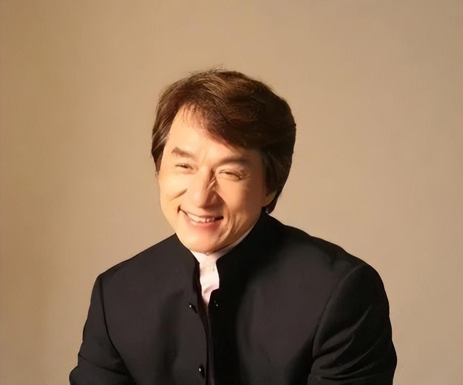 8岁成龙个人资料简介：功夫巨星是如何炼成的？