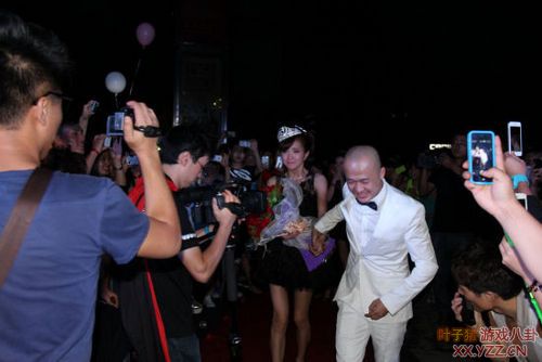 包贝尔甜美求婚包文婧 包贝尔向包文婧求婚现场照片曝光