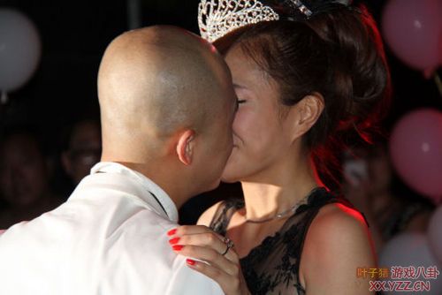 包贝尔甜美求婚包文婧 包贝尔向包文婧求婚现场照片曝光