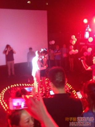 包贝尔甜美求婚包文婧 包贝尔向包文婧求婚现场照片曝光