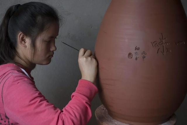 云南建水紫陶怎么选(看看四大名陶之一)(19)